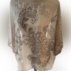 Chic White and Black scroll pattern ruana